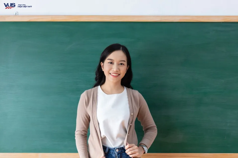 Khám phá hai thế giới: Tiếng Anh giao tiếp và Tiếng Anh học thuật Khám phá hai thế giới: Tiếng Anh giao tiếp và Tiếng Anh học thuật