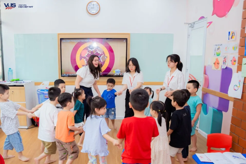Top trung tâm tiếng Anh cho trẻ em VUS: Học chuẩn, lớn nhanh