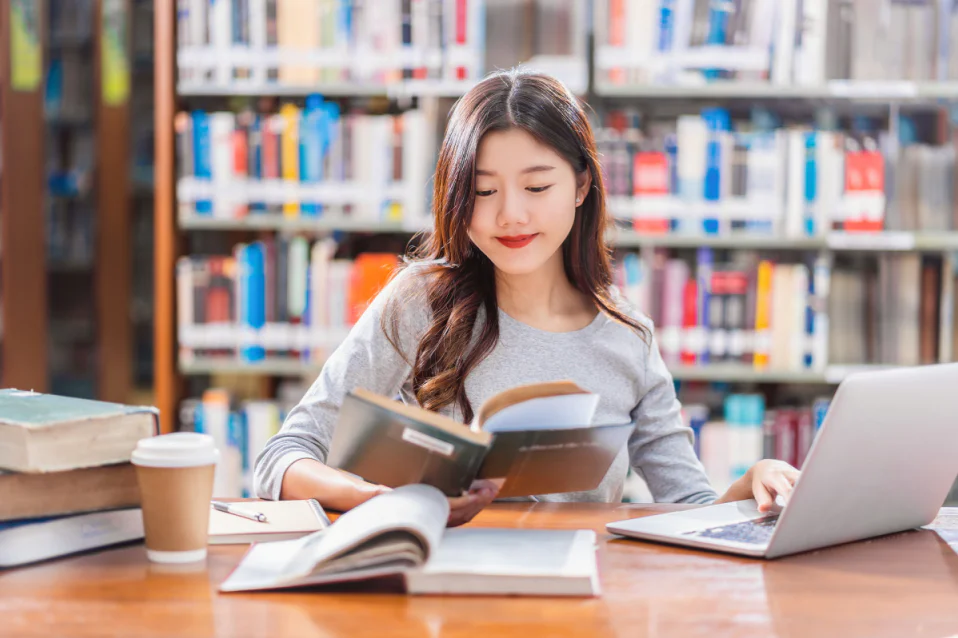 Luyện viết tiếng Anh: Cách thực hành, bài mẫu và công cụ