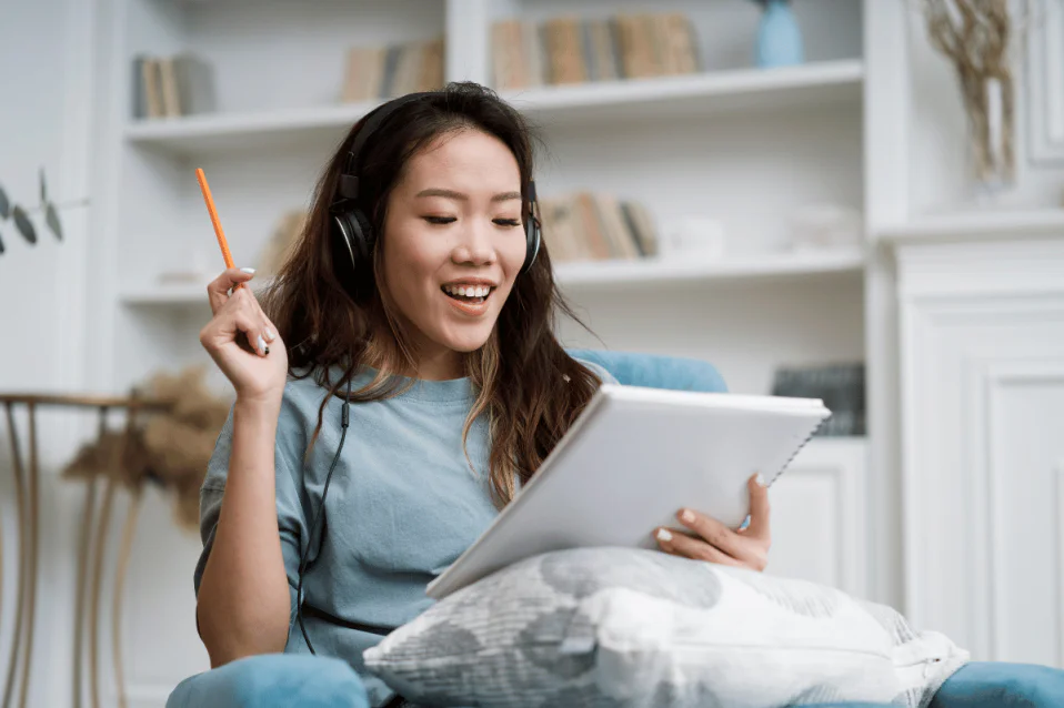 Bí quyết tự học tiếng Anh giao tiếp tại nhà hiệu quả từ A–Z Bí quyết tự học tiếng Anh giao tiếp tại nhà hiệu quả từ A–Z