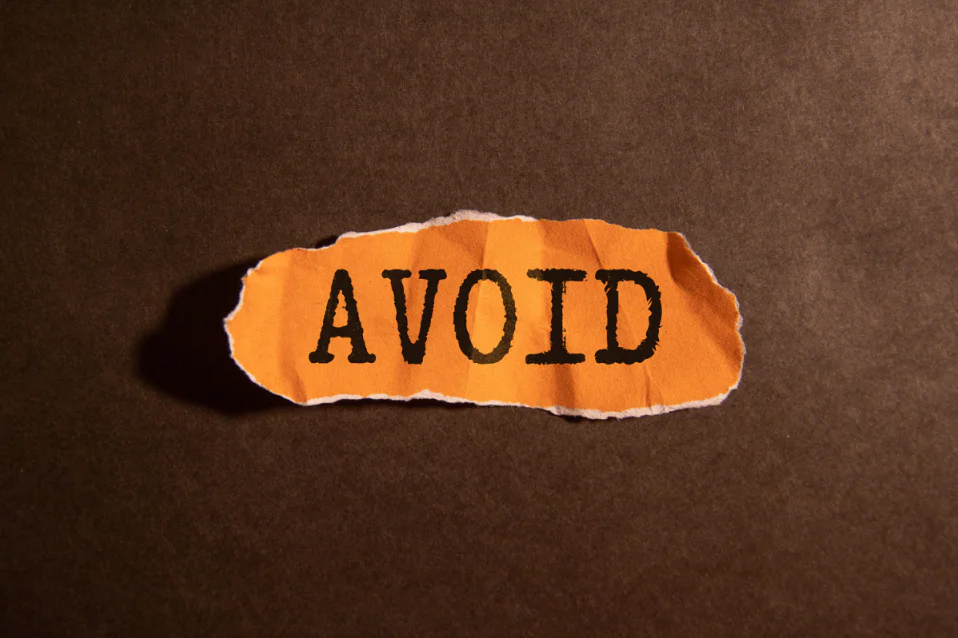 Avoid to V hay Ving? Cấu trúc chuẩn và so sánh với prevent Avoid to V hay Ving? Cấu trúc chuẩn và so sánh với prevent