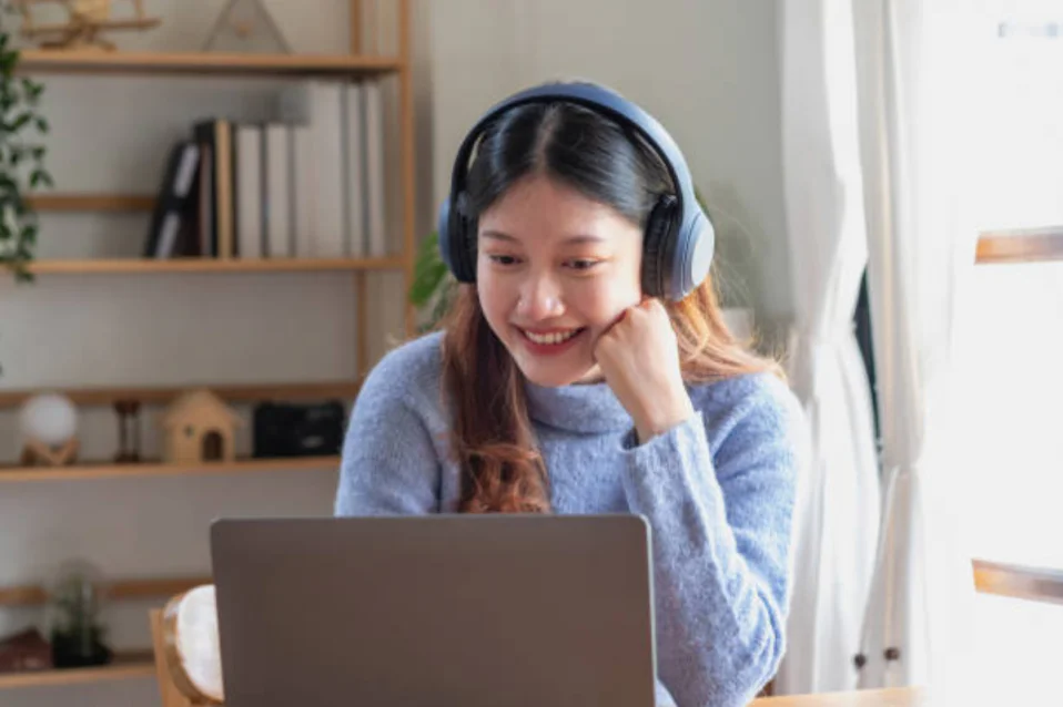 Luyện nghe tiếng Anh: Phương pháp hiệu quả, mẹo hay và tài liệu