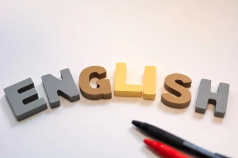 Trẻ em học tiếng Anh với giáo viên bản xứ