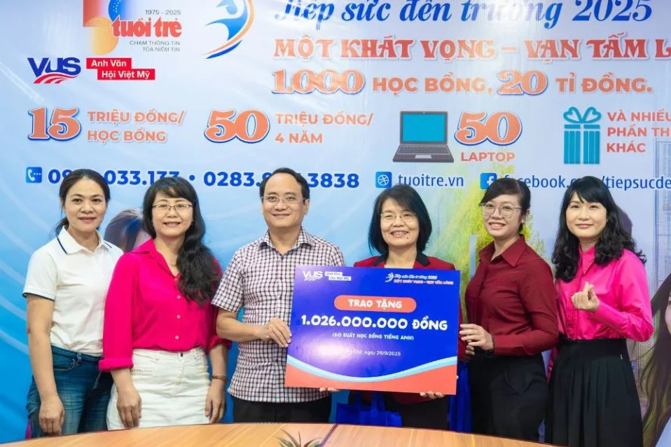 VUS tiếp tục đồng hành cùng báo tuổi trẻ trong chương trình 'tiếp sức đến trường 2025 VUS tiếp tục đồng hành cùng báo tuổi trẻ trong chương trình 'tiếp sức đến trường 2025